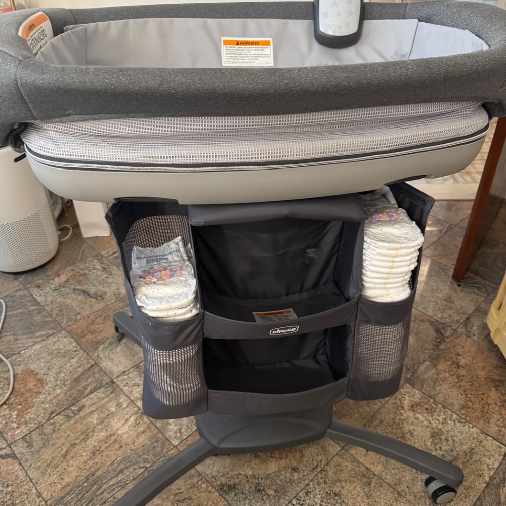 Chicco Close to You 3-in-1 Bedside Bassinet Grey - Picture 7 of 7